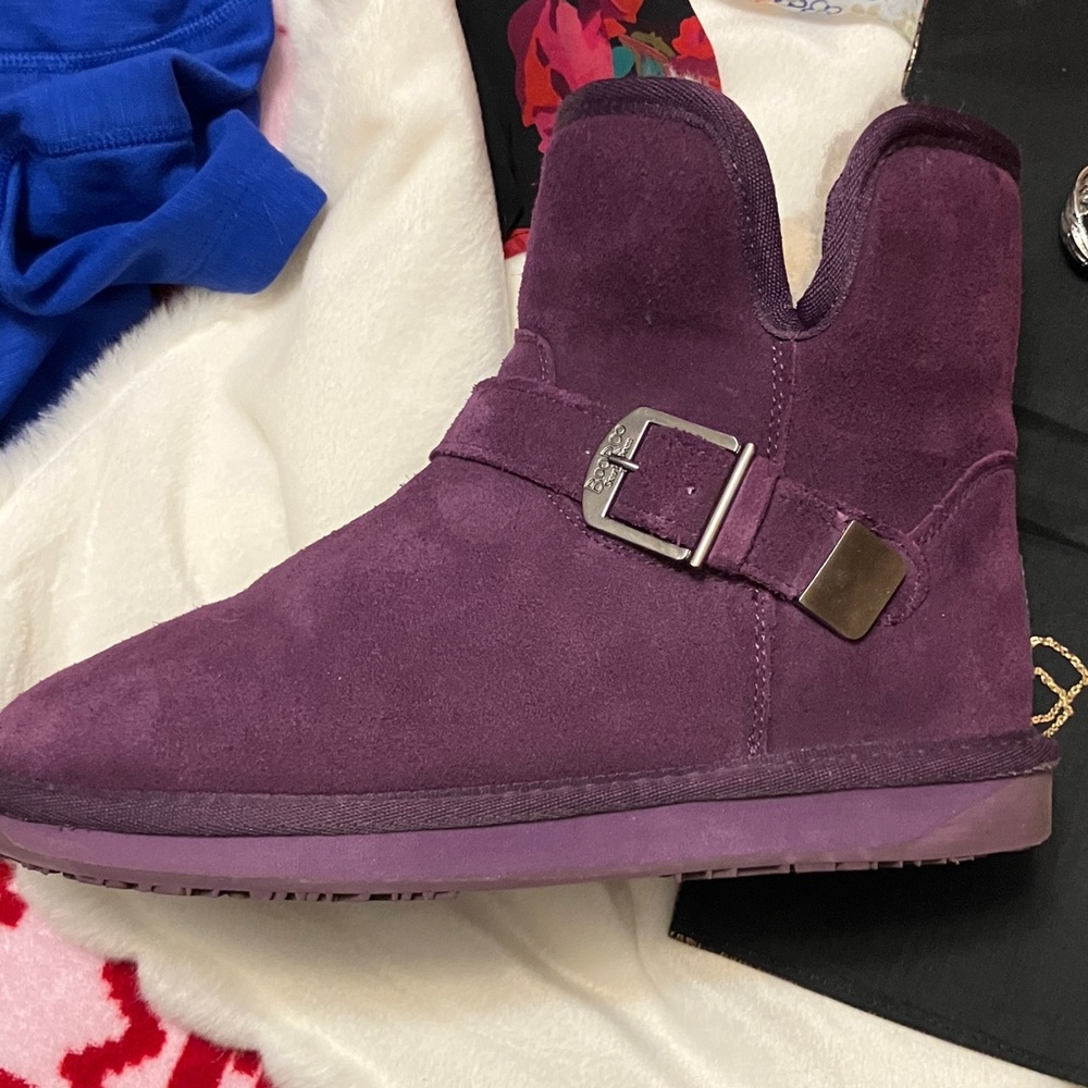EUC Elegant Plum waterproof Suede Winter Booties with wool lining Size 9 in box